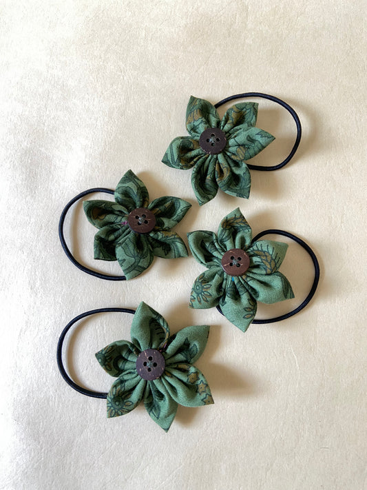 flower-rubber-band-set-of-2-upcycled-and-handmade-green-4-set