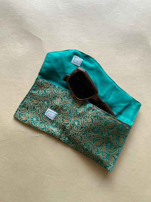 cash-pouch-upcycled-and-handmade-green