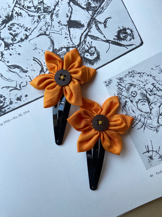 Upcycled-Petal-Flower-Clip-orange-set