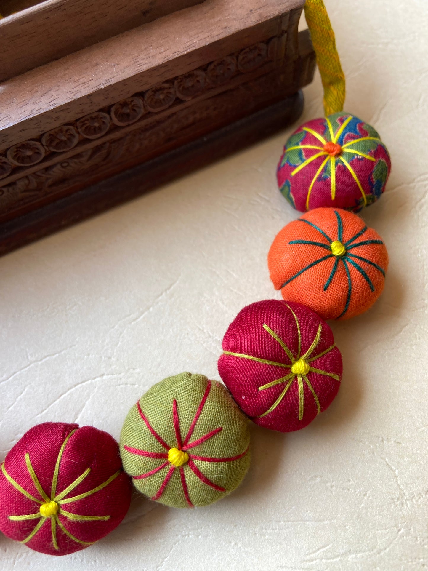 stuffed-flower-choker-handmade-upcycled-orange-close-up